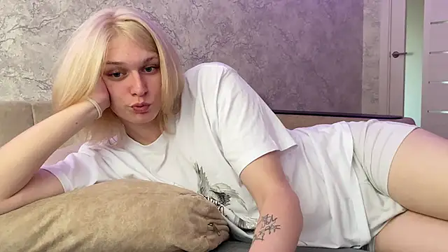 evelina228 online show from 10-17-25, 07:11