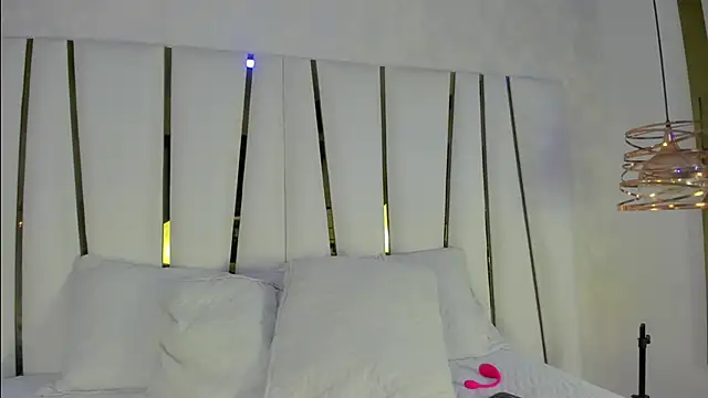 bonnie sm online show from 10-24-25, 07:32