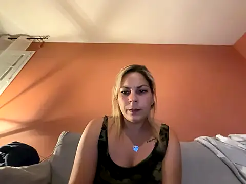 minettedusud online show from 10-07-25, 09:23