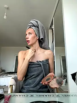 MilaRenee online show from 10-25-25, 09:28