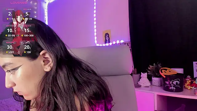 namiiwhite online show from 10-23-25, 05:18