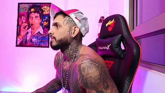 Snapshot of logan_hugh8 chatting on 10-18-25, 02:58 logan hugh8 online show from 10-18-25, 02:58