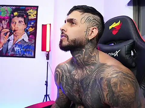 Snapshot of logan_hugh8 chatting on 10-28-25, 01:53 logan hugh8 online show from 10-28-25, 01:53