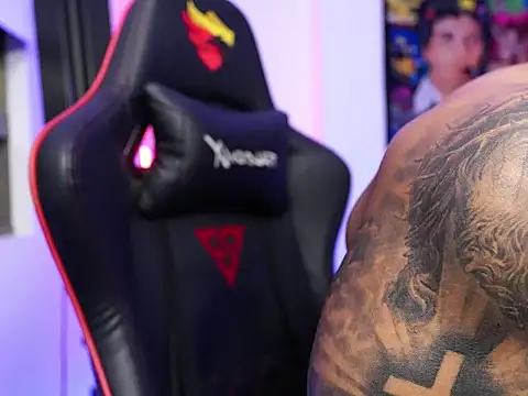 Snapshot of logan_hugh8 chatting on 11-15-25, 03:37 logan hugh8 online show from 11-15-25, 03:37