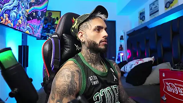 logan hugh8 online show from 02-13-26, 03:30