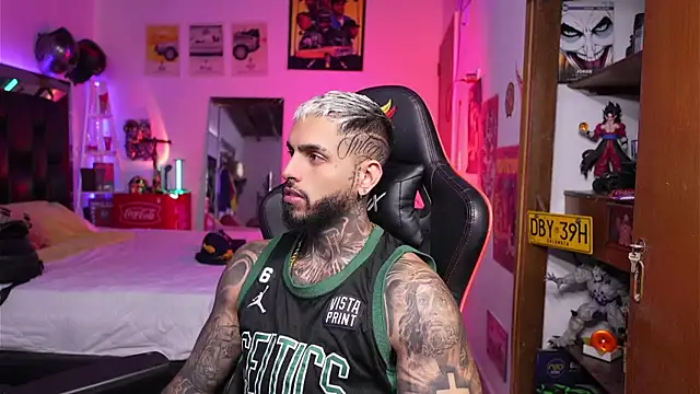 logan hugh8 online show from 04-01-26, 03:20