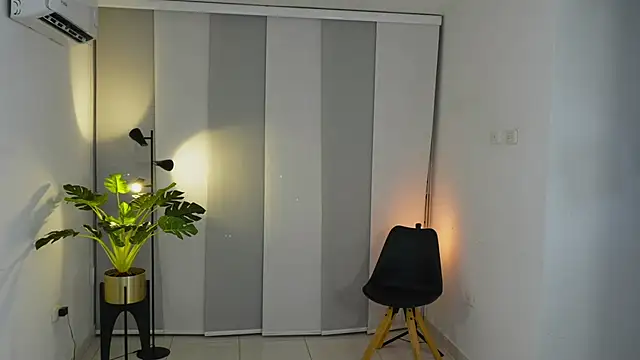 Snapshot of Timmyshy_ chatting on 10-09-25, 10:52 Timmyshy online show from 10-09-25, 10:52