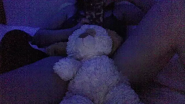 Snapshot of jenmarquez_ chatting on 10-27-25, 05:33 jenmarquez  online show from 10-27-25, 05:33