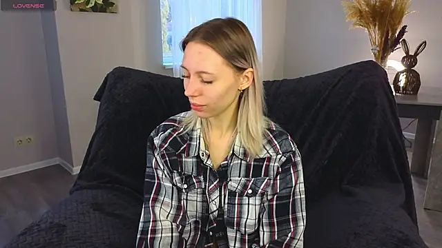 NyxaThorn online show from 09-27-25, 02:55