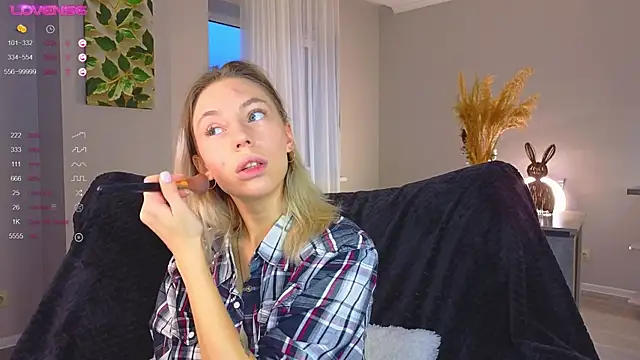 NyxaThorn online show from 10-13-25, 02:39