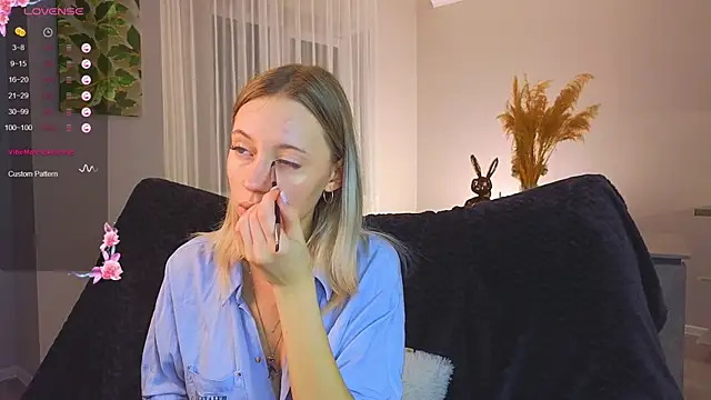 NyxaThorn online show from 11-11-25, 02:39