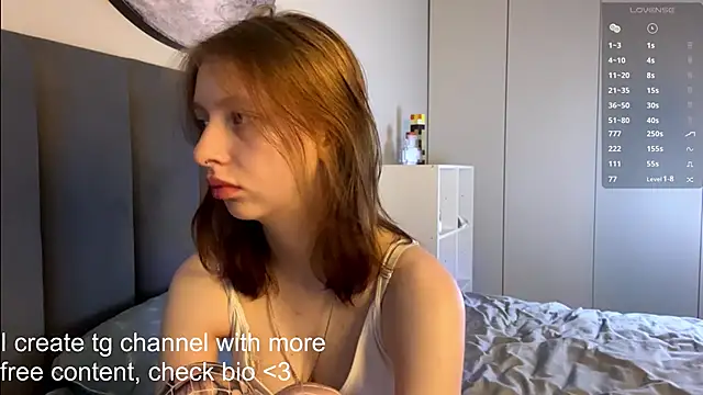 Snapshot of EllieDream chatting on 10-10-25, 08:02 EllieDream online show from 10-10-25, 08:02