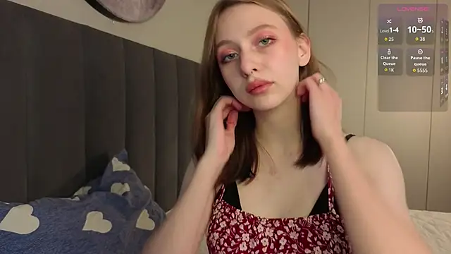 Snapshot of EllieDream chatting on 11-19-25, 07:08 EllieDream online show from 11-19-25, 07:08