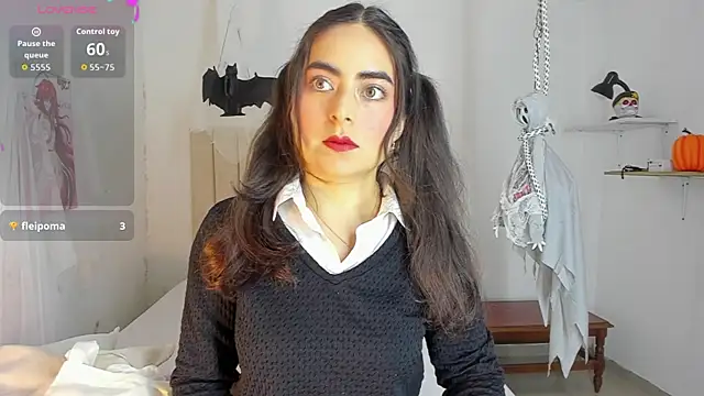 sashaa petit online show from 10-25-25, 11:40