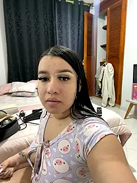 Snapshot of Aliciawhitee chatting on 11-15-25, 12:08 Aliciawhitee online show from 11-15-25, 12:08