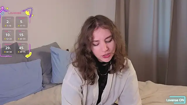 Snapshot of JoanMurphy chatting on 10-19-25, 01:01 JoanMurphy online show from 10-19-25, 01:01