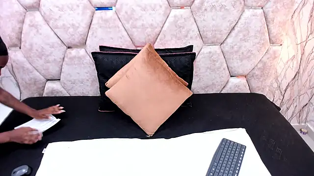 EXOTIC EBONY  online show from 11-04-25, 07:13