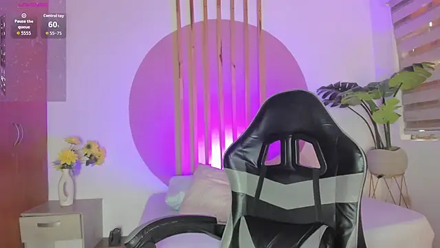 rei cos online show from 11-18-25, 01:04