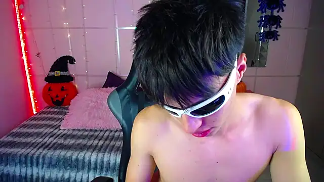 Justin gray  online show from 10-22-25, 09:25