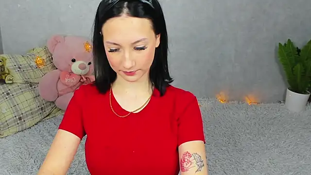 EileenMoores online show from 11-26-25, 02:40