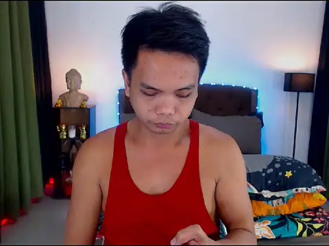 Snapshot of XExtraServiceManX chatting on 10-13-25, 05:40 XExtraServiceManX online show from 10-13-25, 05:40