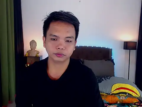 Snapshot of XExtraServiceManX chatting on 10-15-25, 02:11 XExtraServiceManX online show from 10-15-25, 02:11