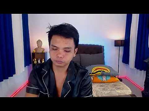 Snapshot of XExtraServiceManX chatting on 10-18-25, 11:55 XExtraServiceManX online show from 10-18-25, 11:55