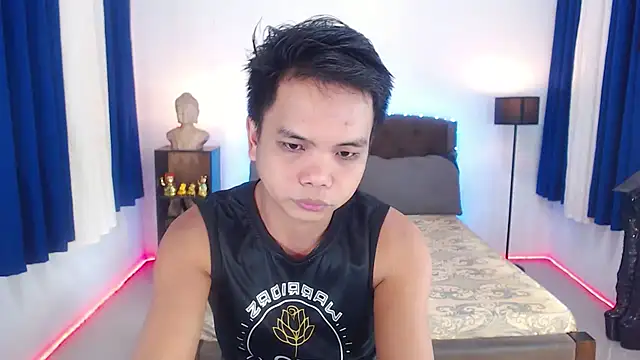 Snapshot of XExtraServiceManX chatting on 10-21-25, 12:28 XExtraServiceManX online show from 10-21-25, 12:28