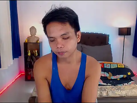 Snapshot of XExtraServiceManX chatting on 10-26-25, 03:29 XExtraServiceManX online show from 10-26-25, 03:29