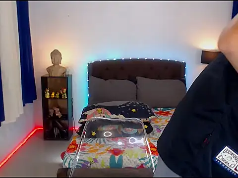 Snapshot of XExtraServiceManX chatting on 11-20-25, 02:17 XExtraServiceManX online show from 11-20-25, 02:17