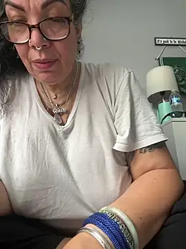 dieseldame1313 online show from 12-16-24, 05:33