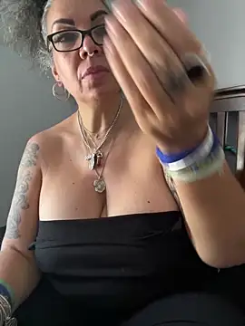 dieseldame1313 online show from 09-27-25, 06:24