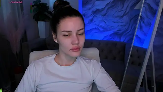 Aria Mila online show from 04-15-26, 03:24