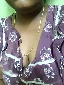 Snapshot of Tamilreethu chatting on 09-28-25, 04:45 Tamilreethu online show from 09-28-25, 04:45