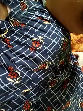 Snapshot of Tamilreethu chatting on 10-10-25, 08:24 Tamilreethu online show from 10-10-25, 08:24