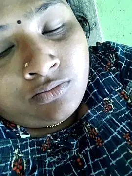 Snapshot of Tamilreethu chatting on 10-11-25, 07:56 Tamilreethu online show from 10-11-25, 07:56