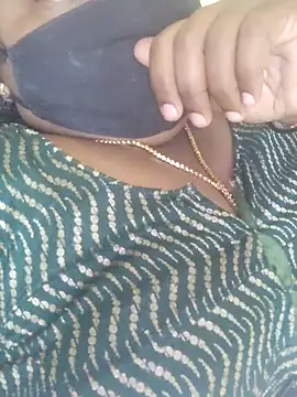 Snapshot of Tamilreethu chatting on 11-09-25, 10:46 Tamilreethu online show from 11-09-25, 10:46