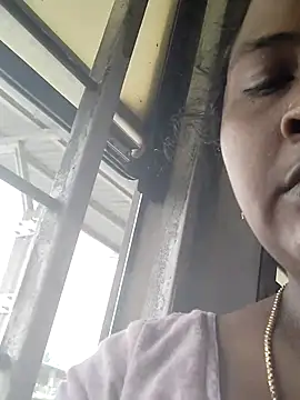 Snapshot of Tamilreethu chatting on 11-12-25, 04:02 Tamilreethu online show from 11-12-25, 04:02