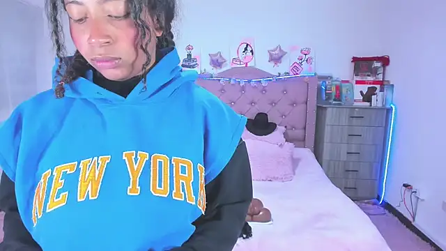 Snapshot of Gabi_Jhons_23 chatting on 09-26-25, 11:47 Gabi Jhons 23 online show from 09-26-25, 11:47