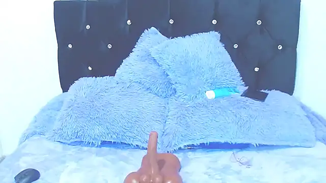 Snapshot of Gabi_Jhons_23 chatting on 10-29-25, 12:18 Gabi Jhons 23 online show from 10-29-25, 12:18