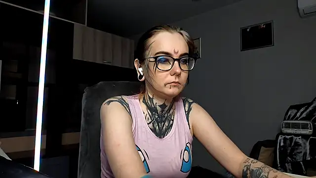 HighelikeGirl online show from 10-15-25, 12:05