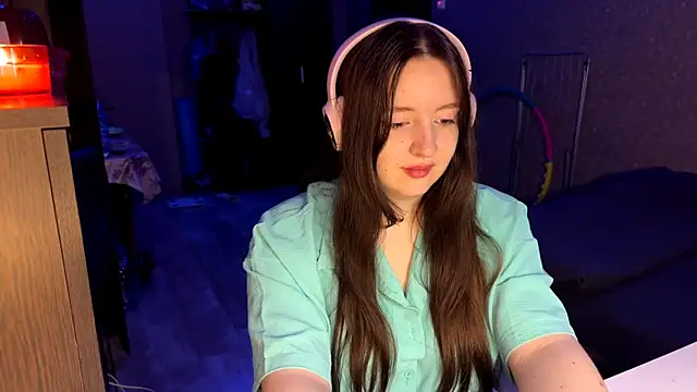 LauretteRagar online show from 10-30-25, 05:24