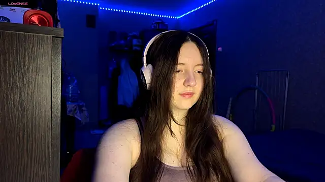 LauretteRagar online show from 11-17-25, 06:14