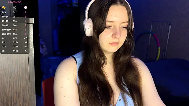 LauretteRagar online show from 11-19-25, 05:24