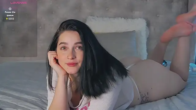 Snapshot of Leah_Brooks chatting on 11-19-25, 04:51 Leah Brooks online show from 11-19-25, 04:51