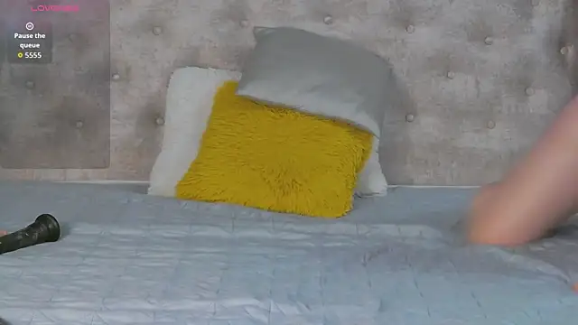 Snapshot of Leah_Brooks chatting on 11-21-25, 04:55 Leah Brooks online show from 11-21-25, 04:55