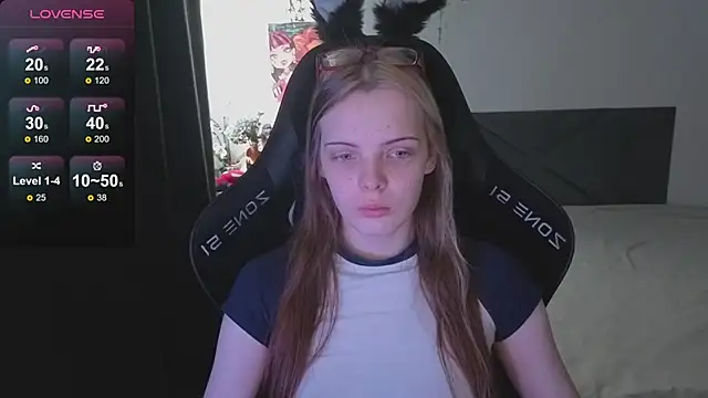 Luna Navy online show from 10-26-25, 09:04