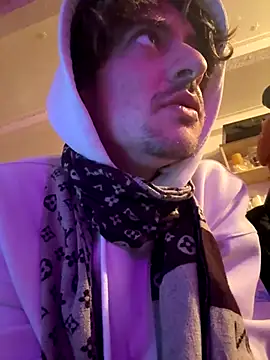 hottest23 online show from 12-15-25, 08:46