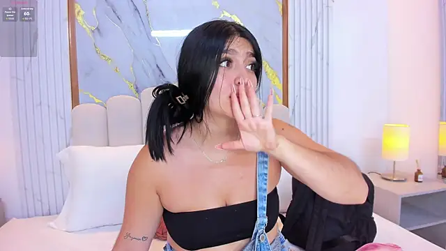 isabel sofiaa online show from 10-31-25, 04:35