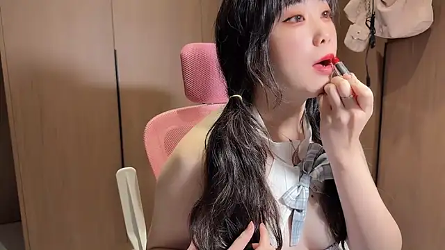 Snapshot of Lilium-520 chatting on 11-23-25, 11:54 Lilium-520 online show from 11-23-25, 11:54